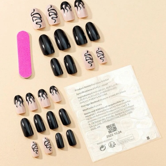 Fake nails - Picture 2 of 2